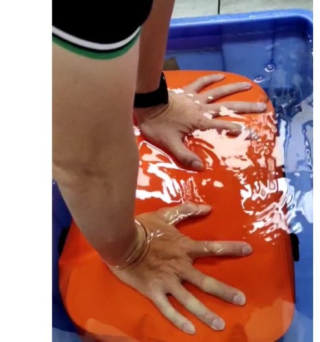 Waterproof backpack manufacturers are testing the underwater airtightness of waterproof backpacks Waterproof backpack manufacturers are testing the underwater airtightness of waterproof backpacks